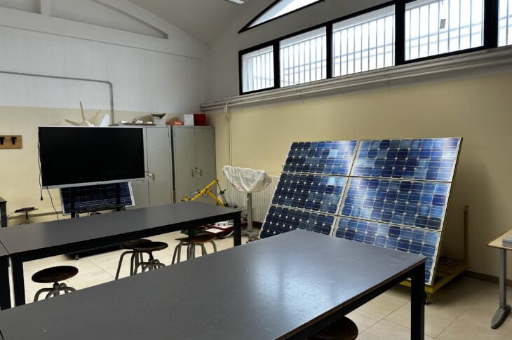 SmartBoard interattiva, banchi di lavoro e pannelli fotovoltaici