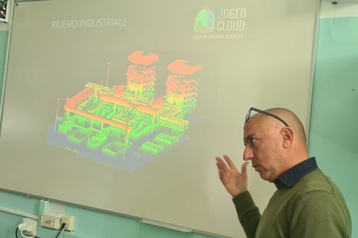 Il geom. Tafuro illustra le potenzialità delle nuove tecnologie di rilievo utilizzate in svariati settori